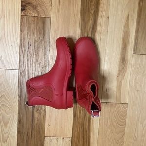 UGG Women’s Chevonne Rain Boot - Ribbon Red - Size 7